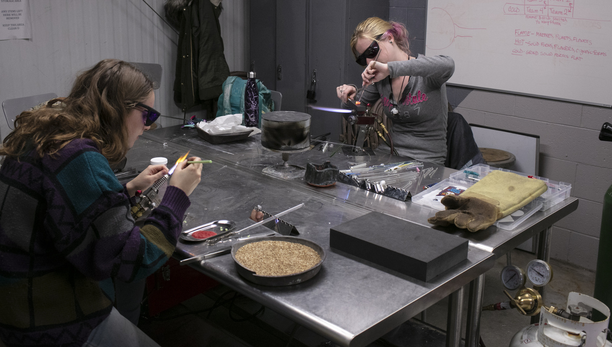 Jewelry/Metalsmithing students in studio